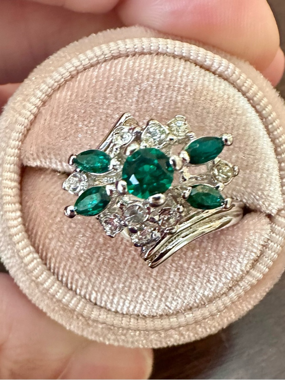 Providence Vintage Jewelry Green & White Stone Cluster Ring – Size 8 – NWT